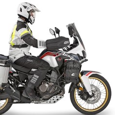 Universal mittens for motorcycles equipped with Givi handguards