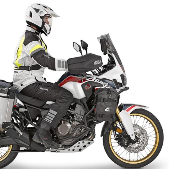 Universal mittens for motorcycles equipped with Givi handguards