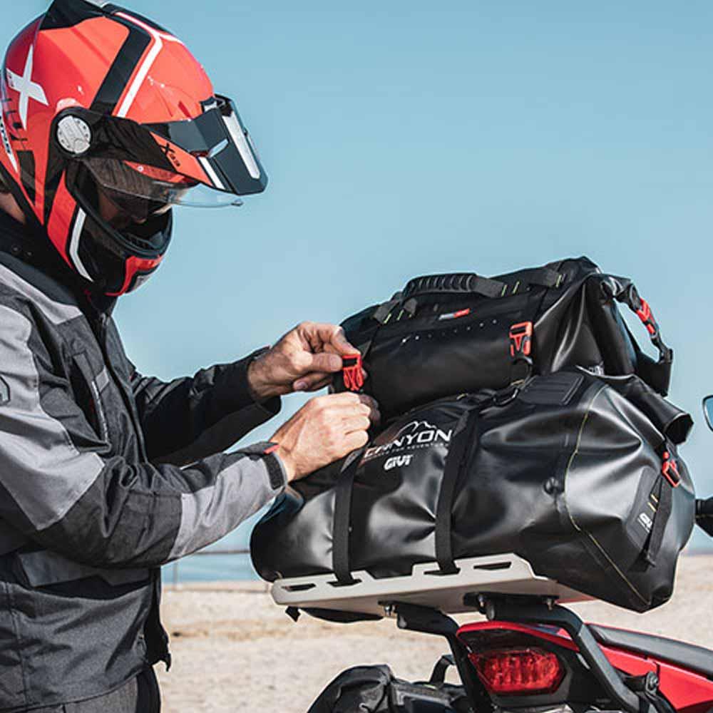 Bolsa impermeable moto GRT712B Canyon de Givi - Tienda MotoCenter